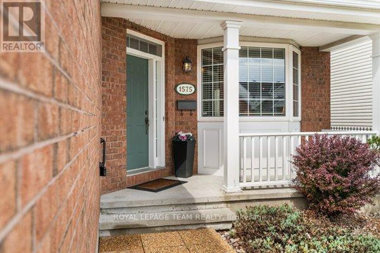 28805295/1575-winterport-way/fallingbrookpineridge/ottawa/ontario/K4A4C3_2
