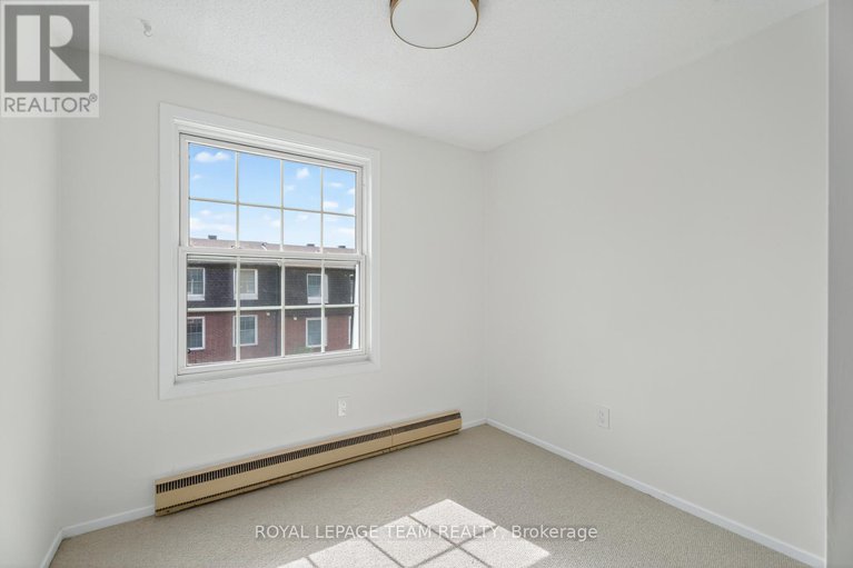 28827776/9-moorside-private/carleton-heights/ottawa/ontario/K2C3P4_26