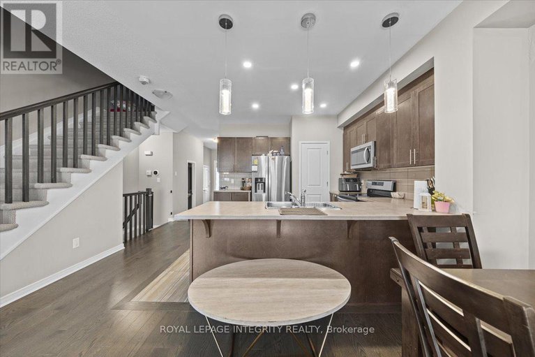 28631882/14-hackney-private/emerald-meadowstrailwest/ottawa/ontario/K2V0K8_12