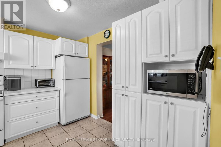 28226531/1752-lafrance-drive/queenswood-heights-south/ottawa/ontario/K1E2H2_9