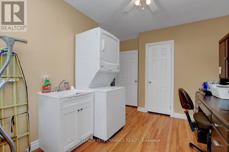 28439854/583-donald-street/overbrookcastle-heights/ottawa/ontario/K1K1L5_26