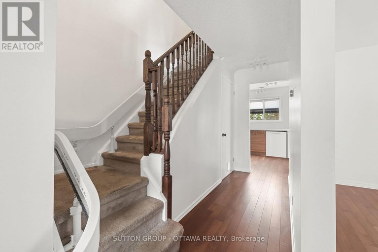 29096314/10-foxleigh-crescent/bridlewood/ottawa/ontario/K2M1B5_6