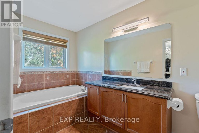 28971340/4085-kelly-farm-drive/blossom-parkkemp-parkfindlay-creek/ottawa/ontario/K1T4J3_31