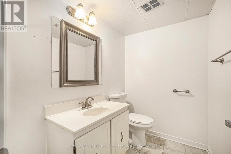 28881410/27-ariel-court/westcliffe-estates/ottawa/ontario/K2H8J1_13