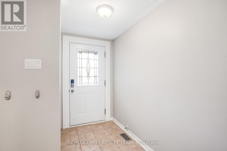 28606740/1387-beaucourt-place/fallingbrookridgemount/ottawa/ontario/K4A1W3_2