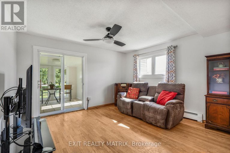28913280/1895-clark-road/clarencerockland-twp/clarence-rockland/ontario/K4K1K7_11