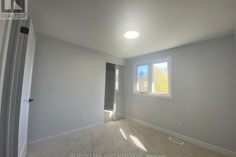 29074173/15-scharf-lane/glencairnhazeldean/ottawa/ontario/K2L2K3_17