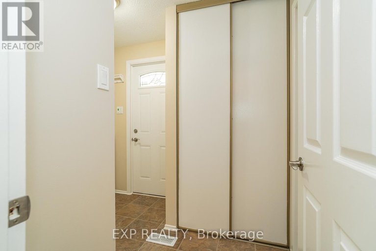 28995969/32-maple-view-crescent/centrepointe/ottawa/ontario/K2G5J6_17