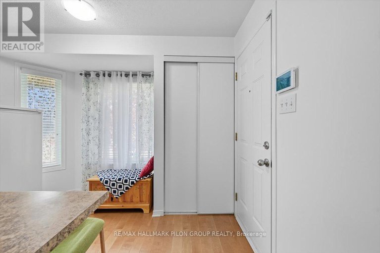28853846/10-lakepointe-drive/avalon-east/ottawa/ontario/K4A5E3_5