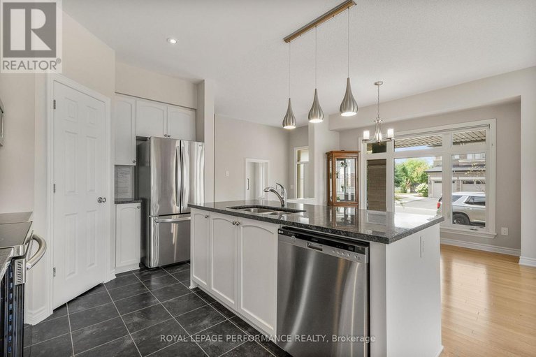 28773350/328-ballinville-circle/riverside-southgloucester-glen/ottawa/ontario/K4M0C4_13