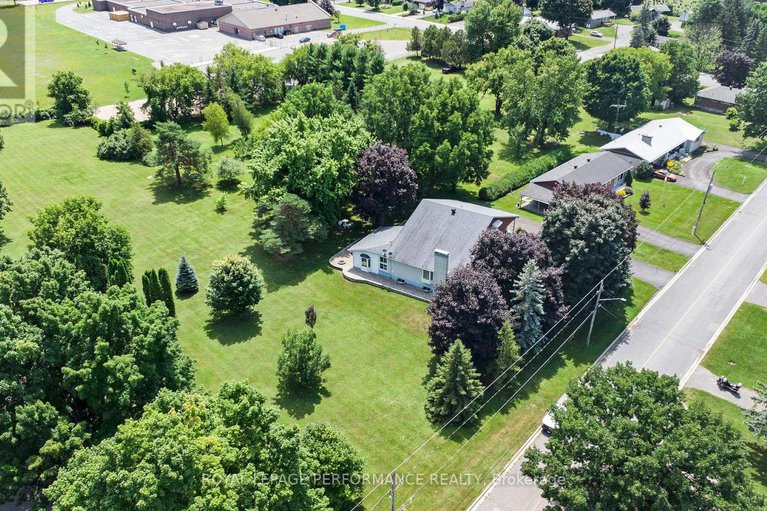 28651683/166-mccormick-road/alexandria/north-glengarry/ontario/K0C1A0_46