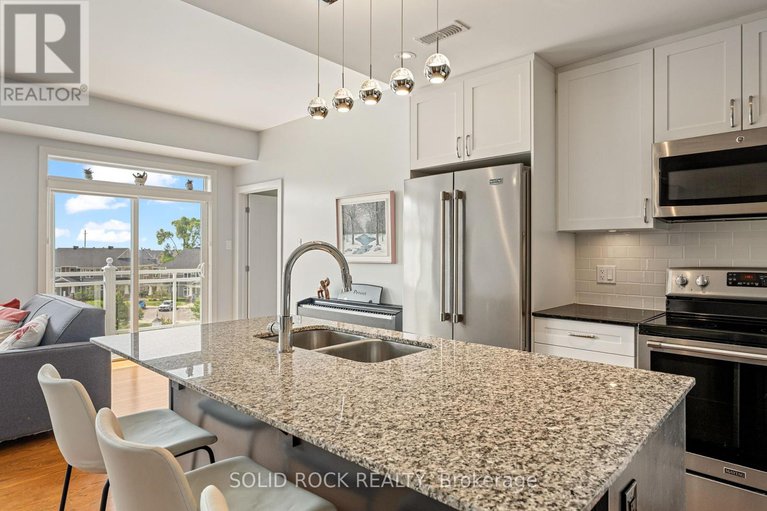 28694497/301-345-elizabeth-cosgrove-private/mer-bleuebradley-estatesanderson-park/ottawa/ontario/K1W0K6_9