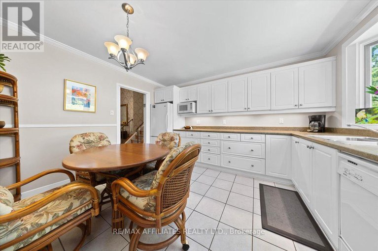 28785482/49-silver-aspen-crescent/blackburn-hamlet/ottawa/ontario/K1B3C3_11