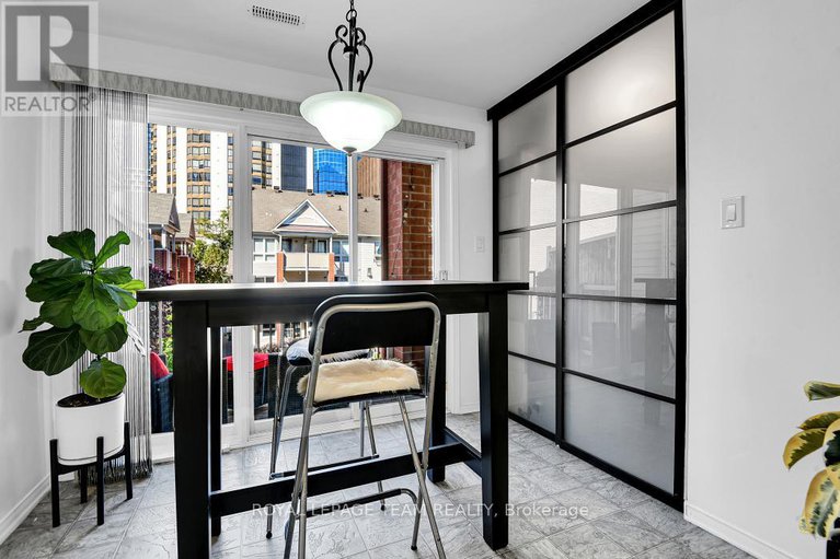 28933670/299-nepean-street/ottawa-centre/ottawa/ontario/K1R5G2_13