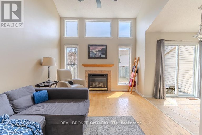 29676126/15-calaveras-avenue-s/longfields/ottawa/ontario/K2J4Z8_11