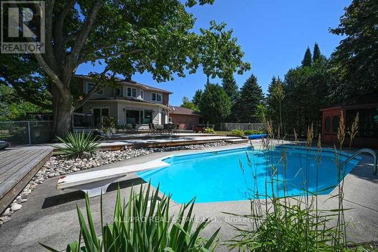 28721991/1144-rideau-bend-crescent/manotick-east-to-manotick-station/ottawa/ontario/K4M1B5_36