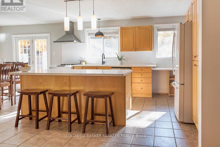 29261166/875-usborne-street/mcnabbraeside-twps/mcnabbraeside/ontario/K0A1G0_24