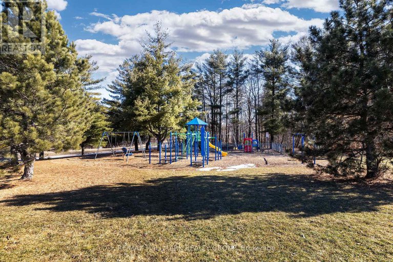 28087558/18-1964-wildflower-drive/queenswood-heights-south/ottawa/ontario/K1E3V4_33