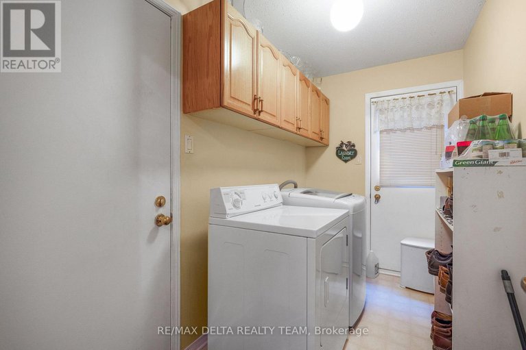 29126045/745-hauteview-crescent/fallingbrookridgemount/ottawa/ontario/K4A2B9_5