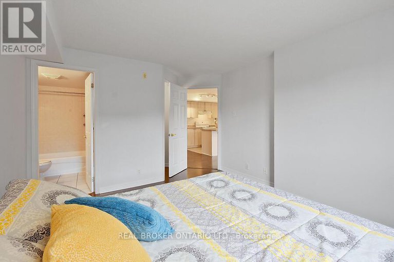 28357909/306-429-somerset-street-w/ottawa-centre/ottawa/ontario/K2P2P5_17