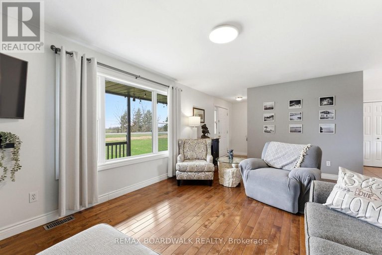 29674449/1671-oneill-road/north-grenville-twp-kemptville-south/north-grenville/ontario/K0G1S0_10