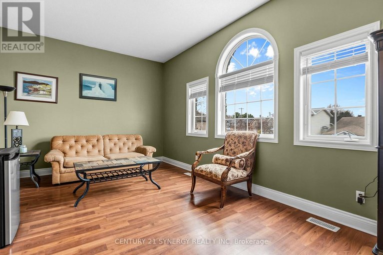 29678242/207-stiver-street/village-of-russell/russell/ontario/K4R1G9_18