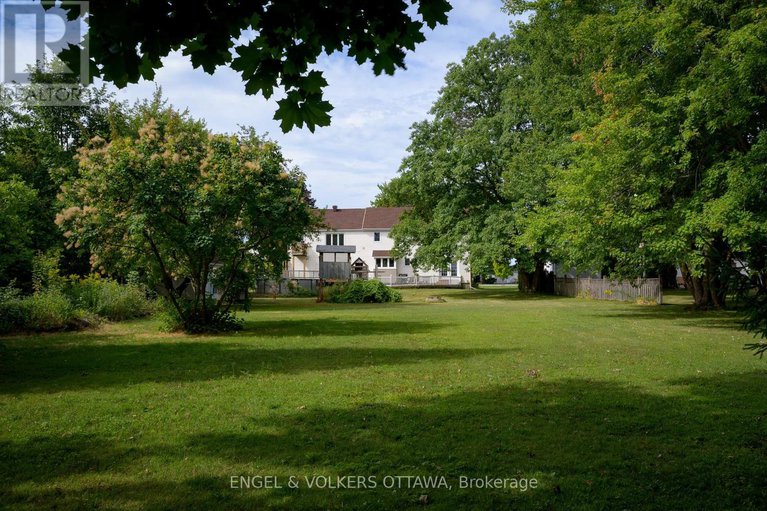 28821513/6258-richmond-road/south-of-fallowfield-road/ottawa/ontario/K0A2Z0_45