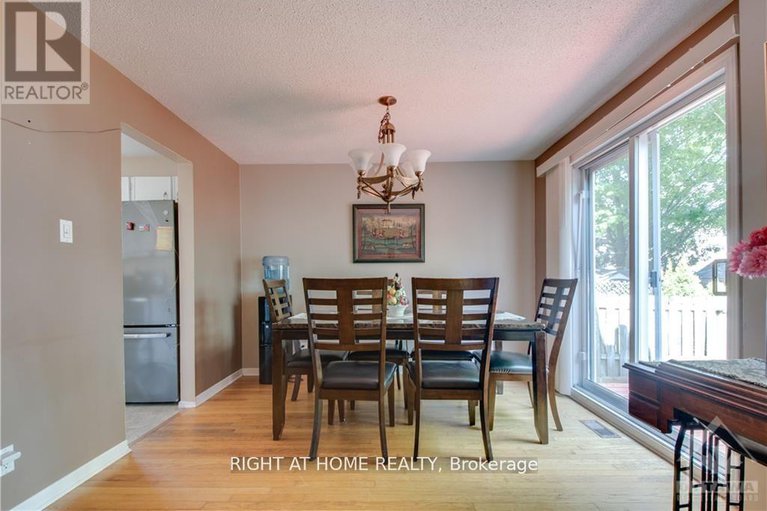 27968976/6078-rivercrest-drive/chapel-hill/ottawa/ontario/K1C5R2_12