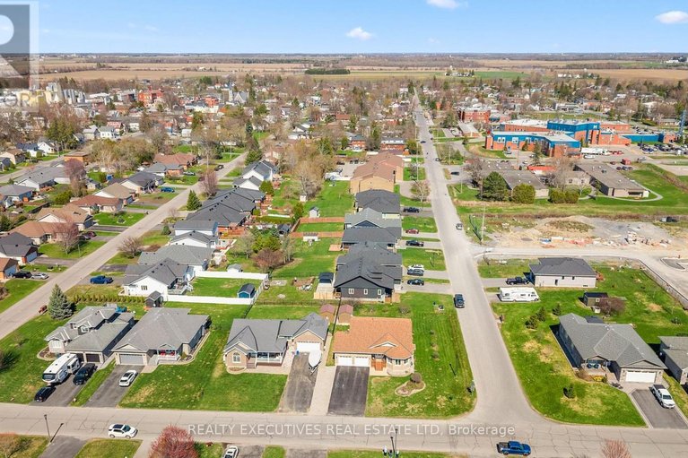 29681250/29-christie-lane/winchester/north-dundas/ontario/K0C2K0_34