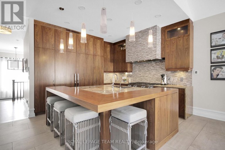 28765946/5849-queenscourt-crescent/manotick-east-to-manotick-station/ottawa/ontario/K4M1K3_16