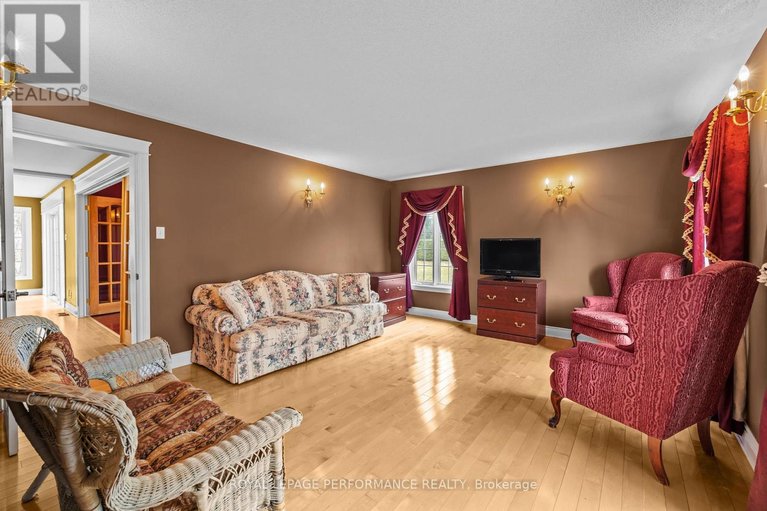 29615977/1007-st-pierre-road/embrun/russell/ontario/K0A1W0_16