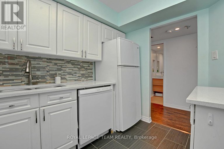 28414487/303-1500-riverside-drive/riverview-park/ottawa/ontario/K1G4J4_9