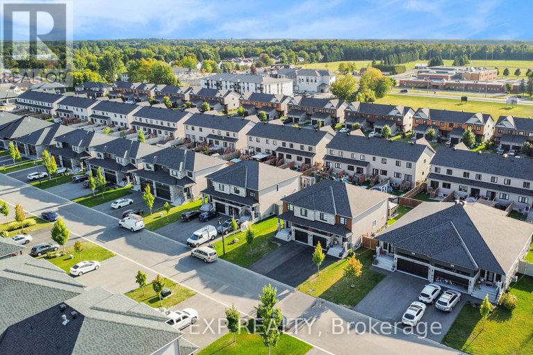 29003196/704-azure-street/village-of-russell/russell/ontario/K4R1E5_31