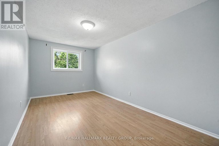 28804580/55-fair-oaks-crescent/craig-henrywoodvale/ottawa/ontario/K2G4W3_22