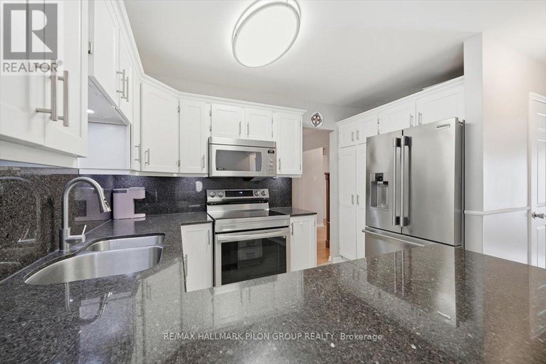 29075006/1066-taffy-lane/convent-glen-north/ottawa/ontario/K1C1Y5_9