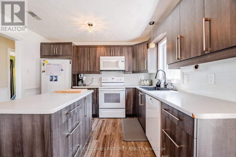 28489479/3-3-le-baron-drive/russell-twp/russell/ontario/K0A2M0_15