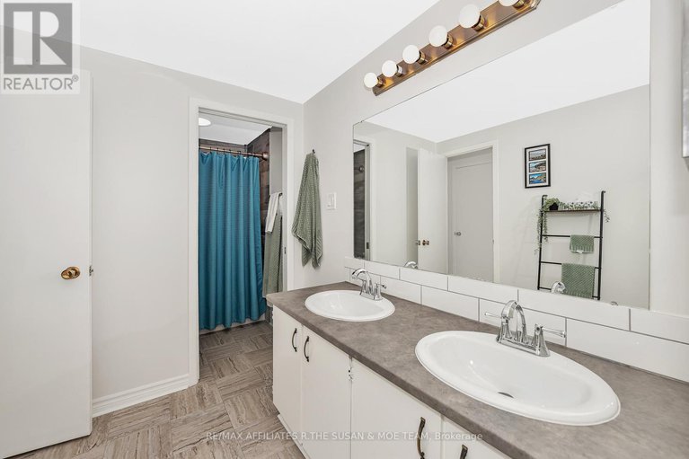 28555719/46-stokes-crescent/glencairnhazeldean/ottawa/ontario/K2L2Z4_26