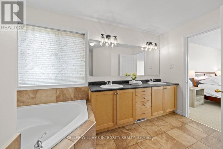 28490168/16-blackshire-circle/stonebridge/ottawa/ontario/K2J5L8_36