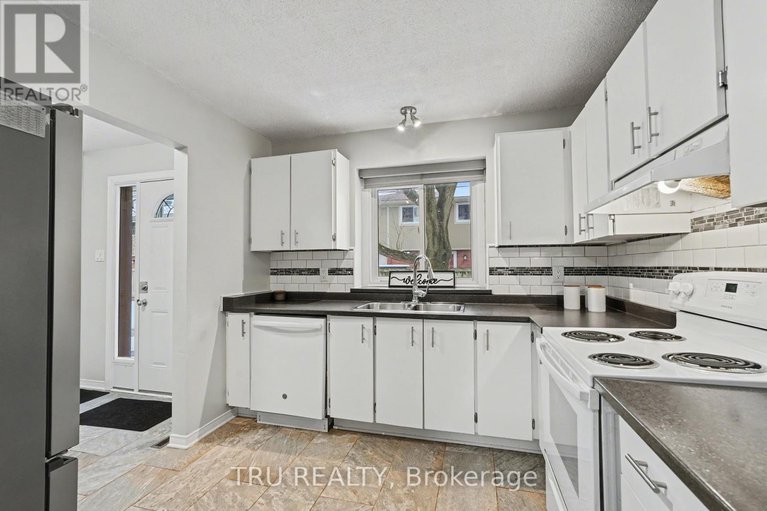 29425868/463f-moodie-drive/arbeatha-park/ottawa/ontario/K2H8T7_7