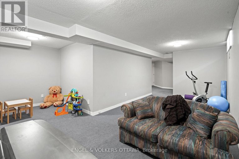 29678432/17-hunterswood-crescent/hunt-club-park/ottawa/ontario/K1G5V1_35