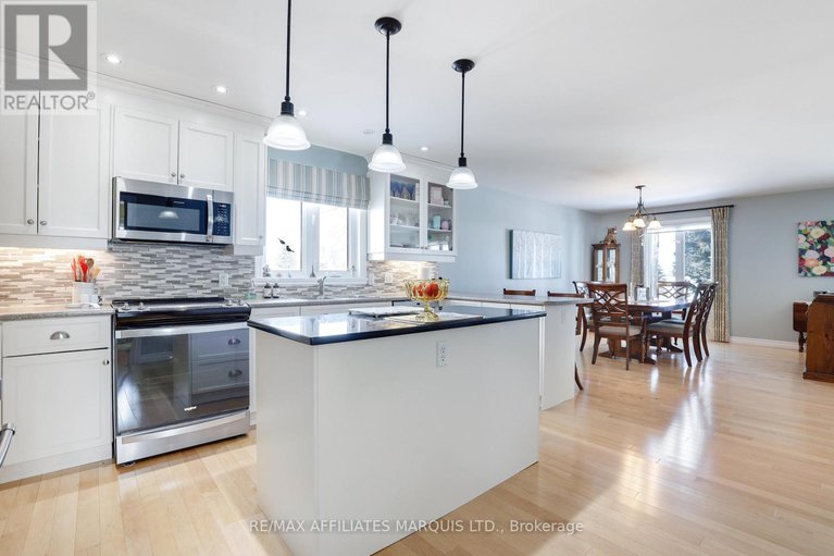 29363009/6-head-street/lancaster/south-glengarry/ontario/K0C1N0_13