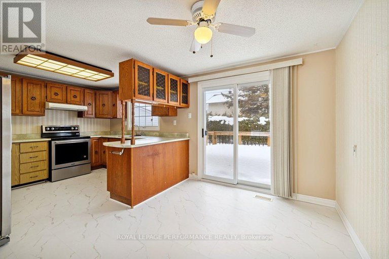 29377761/348-amiens-street/bilberry-creekqueenswood-heights/ottawa/ontario/K1E1N9_12