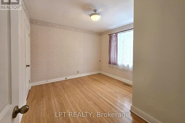 29429679/2302-lawn-avenue/woodroffe/ottawa/ontario/K2B7B4_9