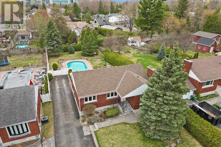 29678881/72-crownhill-street/cardinal-heights/ottawa/ontario/K1J7K8_32
