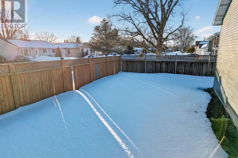 29437074/38-courtney-road-w/glencairnhazeldean/ottawa/ontario/K2L1L8_32