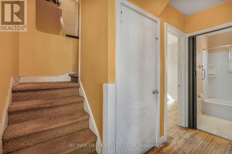 29645620/1242-vancouver-avenue/ellwood/ottawa/ontario/K1V6V3_8