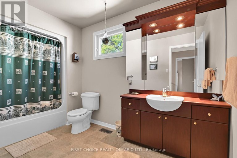 28651586/1631-wainfleet-street/chateauneuf/ottawa/ontario/K1C3G3_26