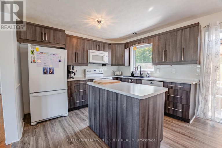 28489479/3-3-le-baron-drive/russell-twp/russell/ontario/K0A2M0_13