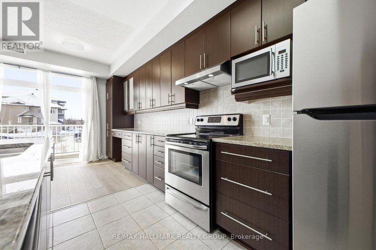 29410596/c-170-hornchurch-lane/longfields/ottawa/ontario/K2J2T3_12