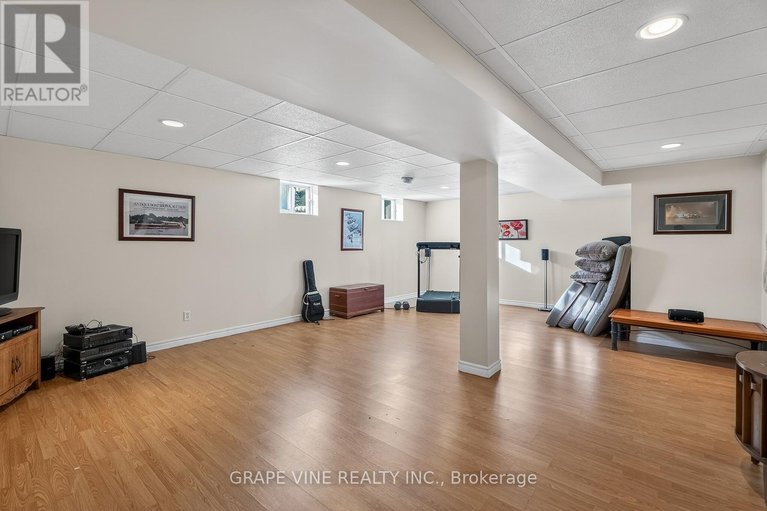 29326817/130-springcreek-crescent/bridlewood/ottawa/ontario/K2M2M1_29